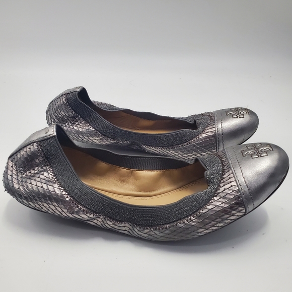 Tory Burch Gabby Ballet-washed Metallic Python Print/Metallic Pewter Gray - Picture 4 of 9